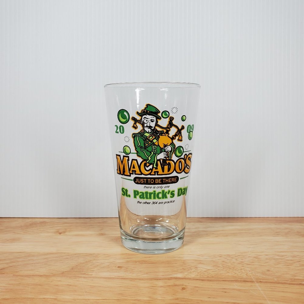 Macado’s Souvenir Beer Pint Glass 16 oz. with St. Patrick Day '09 Graphic EUC